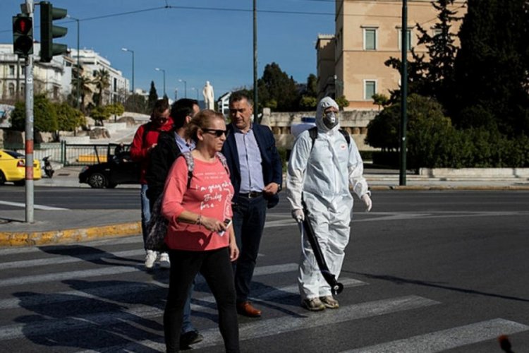 Yunanistan'da halk 42 g&uuml;n sonra sokağa &ccedil;ıkıyor