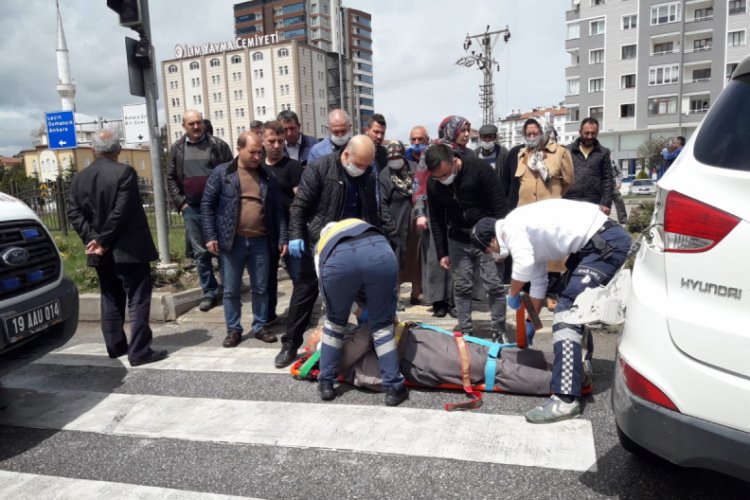 TIR ile cip &ccedil;arpıştı, kaza yerinde toplananlar sosyal mesafeyi unuttu