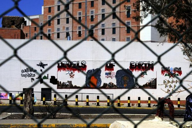Yemen'de Husiler 9 ay &ouml;nce alıkoydukları gazeteciyi serbest bıraktı