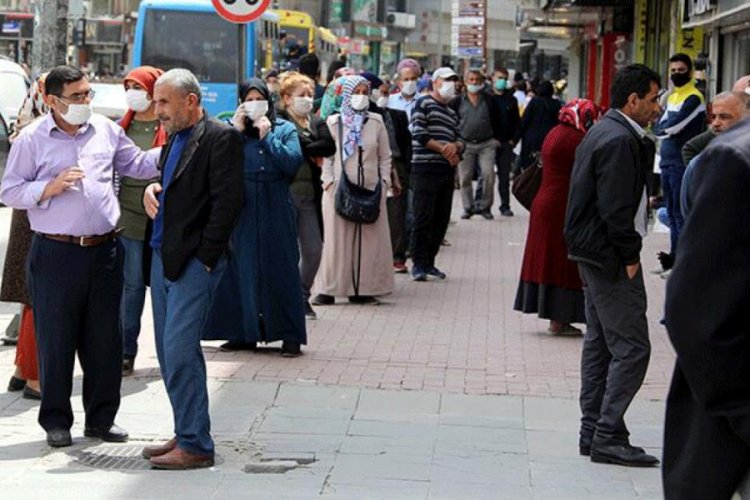 Yasağın ardından vatandaşlar &ccedil;arşıya akın etti