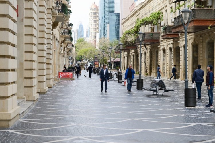 Azerbaycan'da kısıtlamalar kademeli olarak kaldırılıyor