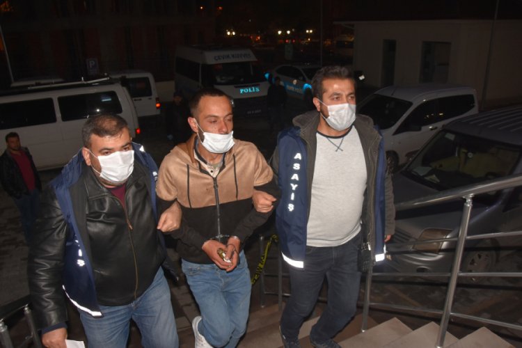 Villalardan &ccedil;aldığı altınları bozdurup parasını dağıtan adam yakalandı