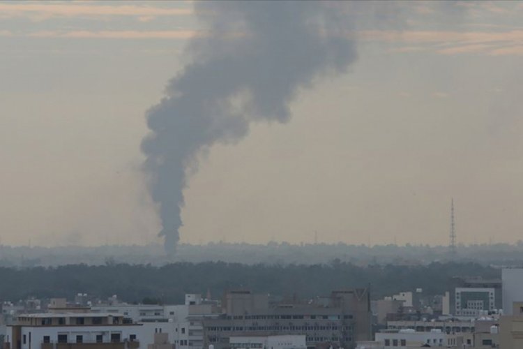 Libya ordusu hava unsurları Hafter milislerine ikmal i&ccedil;in g&ouml;nderilen yakıt tankerlerini vurdu