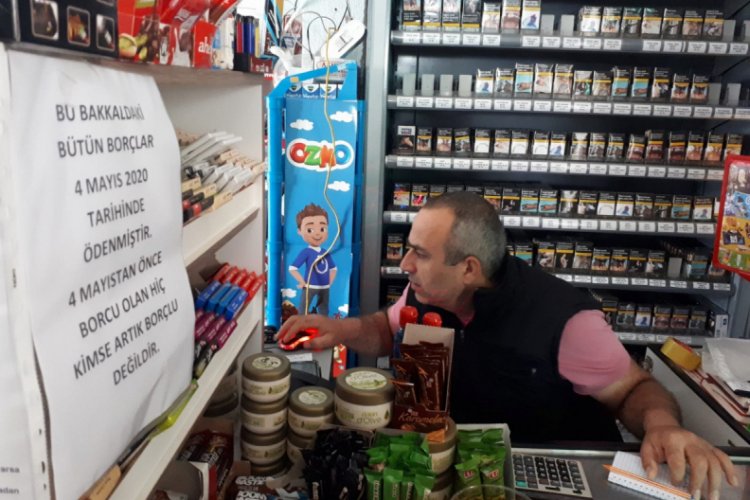 Denizli'de bir hayırsever mahallelinin veresiye bor&ccedil;larını &ouml;dedi