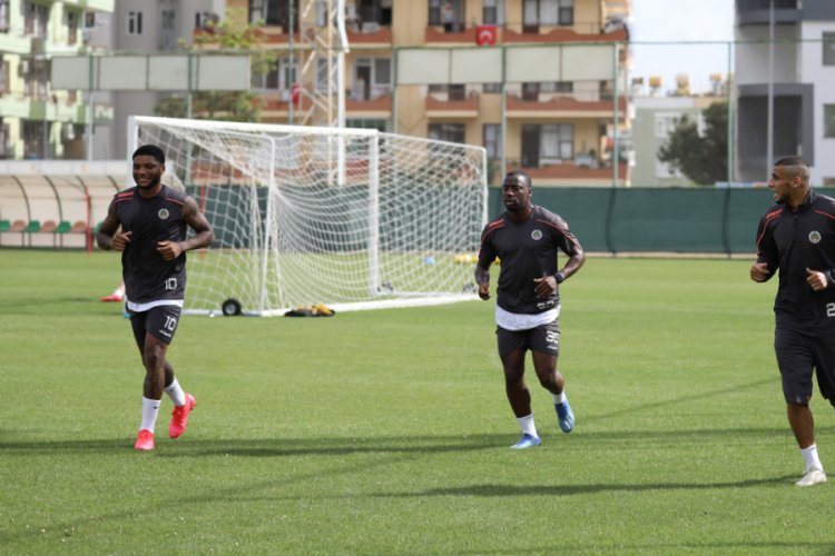 Alanyaspor topbaşı yaptı