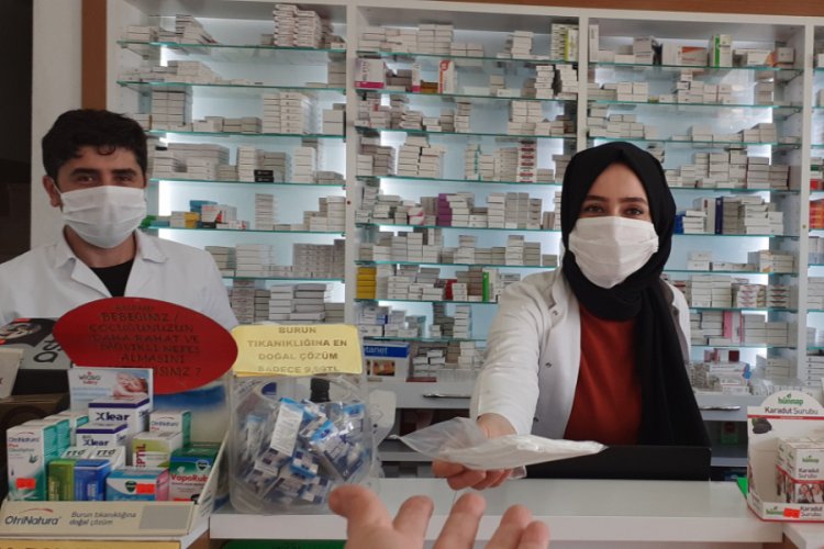 &Ccedil;orum'da eczanelerde &uuml;cretsiz maske dağıtımı başladı