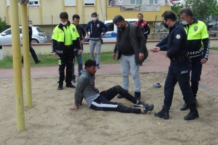 Bebeğini ka&ccedil;ırıp boğazına bı&ccedil;ak dayayan şahıs yakalandı