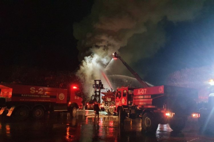 Kastamonu'da entegre fabrikasında yangın