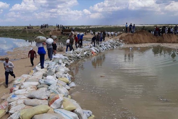 &Ouml;zbekistan'daki barajın &ccedil;&ouml;kmesi nedeniyle Kazakistan'da 30 bin kişi tahliye edildi