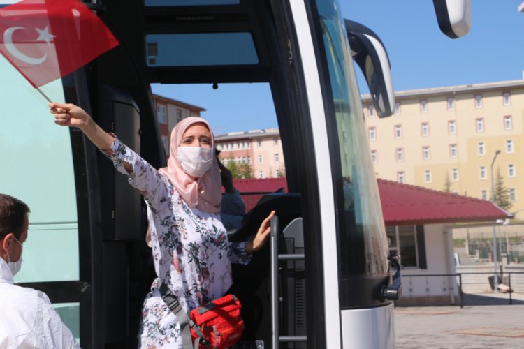 İspanya'dan getirip, yurda yerleştirilen 94 kişi evlerine uğurlandı