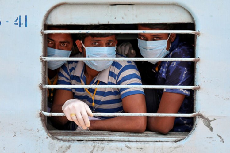 Hindistan'da koronavir&uuml;s &ouml;l&uuml;mlerinde 24 saatteki en b&uuml;y&uuml;k artışı kaydetti