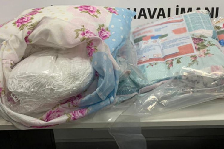 Yastıkların i&ccedil;ine gizlenmiş 87 bin 500 adet maske ele ge&ccedil;irildi