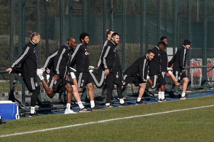 Beşiktaş gruplar halinde &ccedil;alışmalara başladı