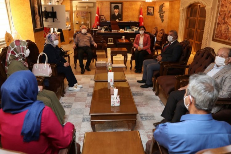 47 &uuml;retici kadına ipek b&ouml;ceği kozaları dağıtıldı