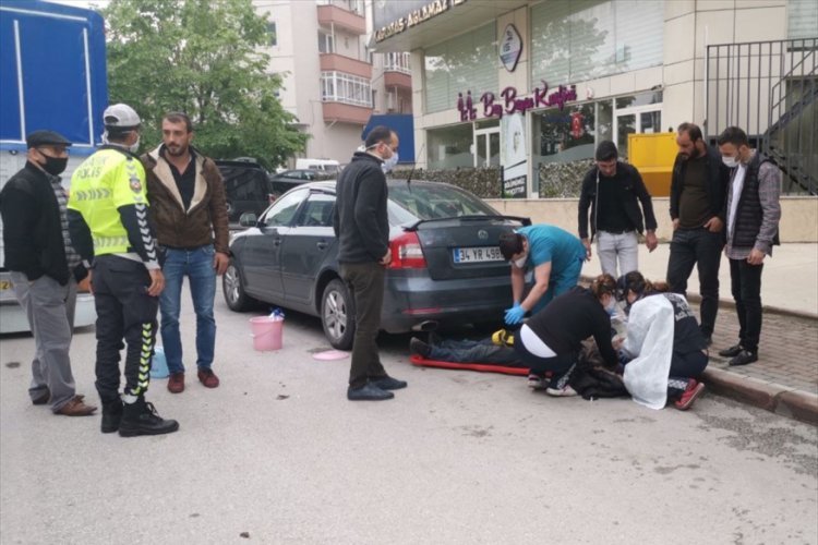 Kamyonetin &ccedil;arptığı hurda toplayıcı yaralandı