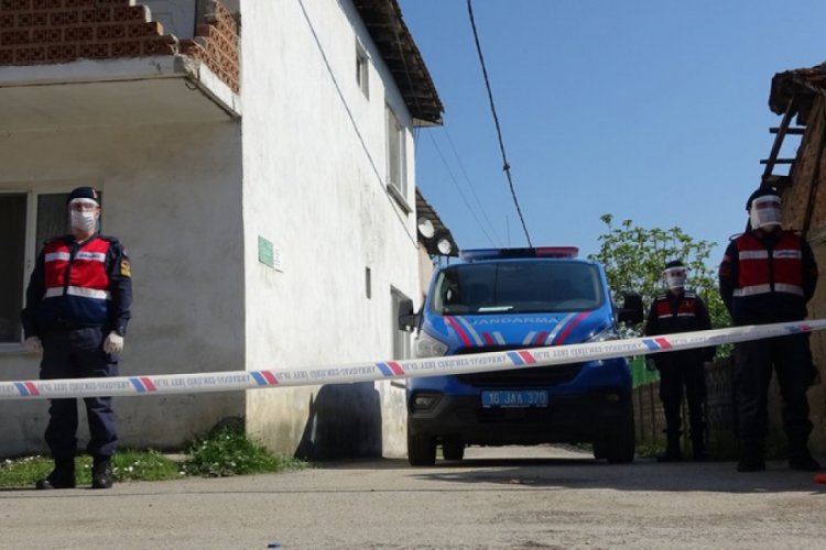 Bursa'da karantinaya alınan sokak sessizliğe b&uuml;r&uuml;nd&uuml;