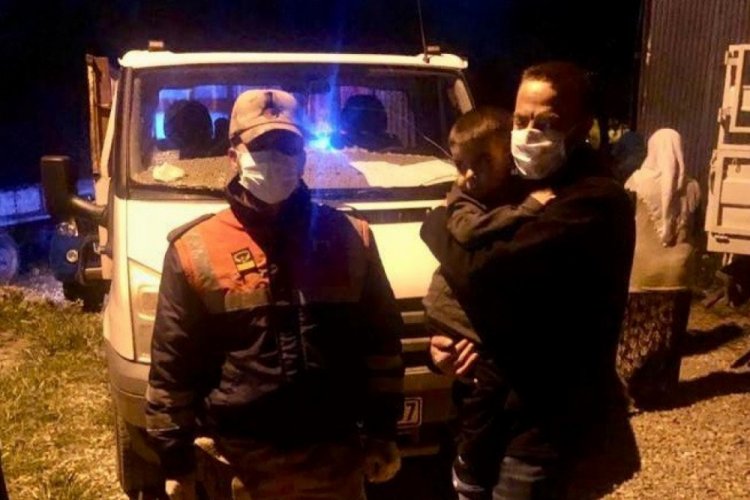 Jandarma kayıp 4 yaşındaki Berat'ı uyurken buldu
