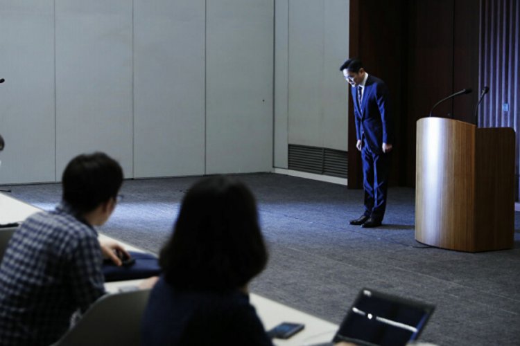 Samsung'un veliahtı r&uuml;şvet skandalı nedeniyle &ouml;z&uuml;r diledi