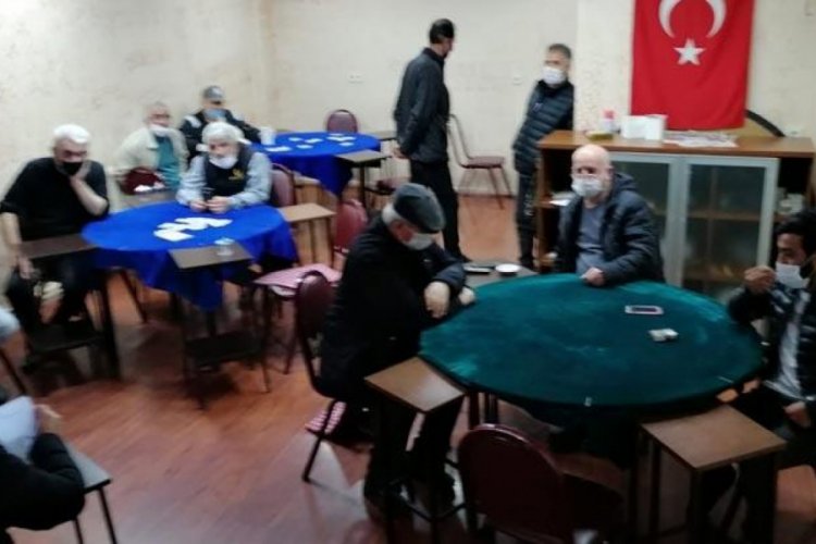 14 kişi kıraathanede kumar oynarken basıldı!