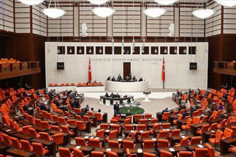 Kapalı TBMM'de 'meslek &ouml;rg&uuml;tleri' g&uuml;ndemiyle acil toplantı!