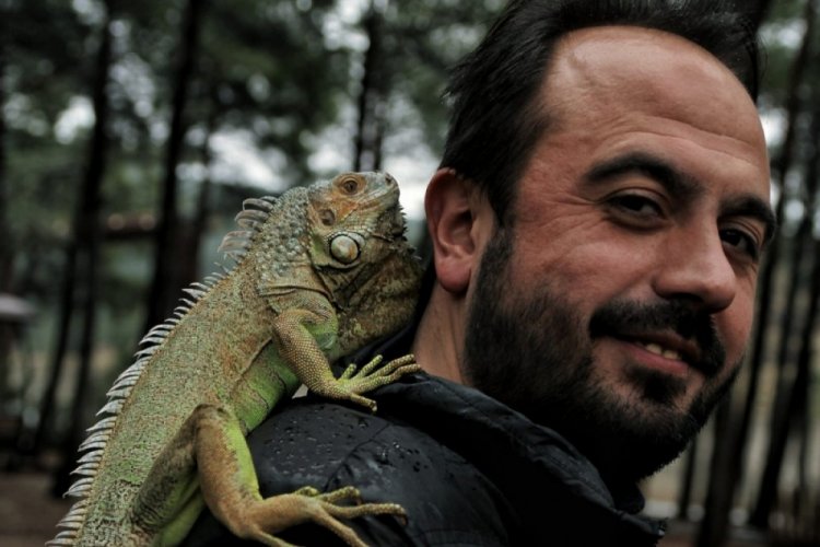 4 yıldır beslediği iguana en yakın arkadaşı oldu