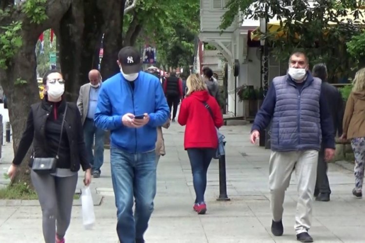 Havaların ısınmasıyla birlikte vatandaşlar Bağdat Caddesi'ne akın etti
