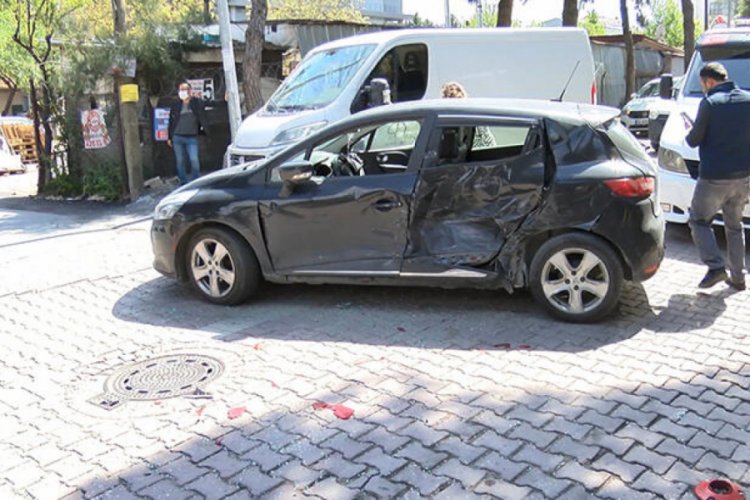 Polisi g&ouml;ren 'torbacı' 3 araca &ccedil;arparak ka&ccedil;tı