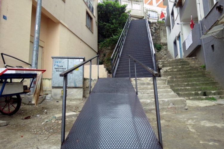 Bursa Mudanya'da &ccedil;elik merdivenler mahalleliyi mutlu etti