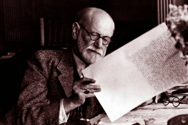 Freud'un Londra'daki evi &ccedil;evrimi&ccedil;i ziyarete a&ccedil;ıldı