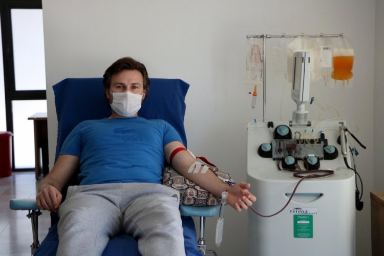 Koronavir&uuml;s&uuml; yendi, 'plazma' bağış&ccedil;ısı oldu