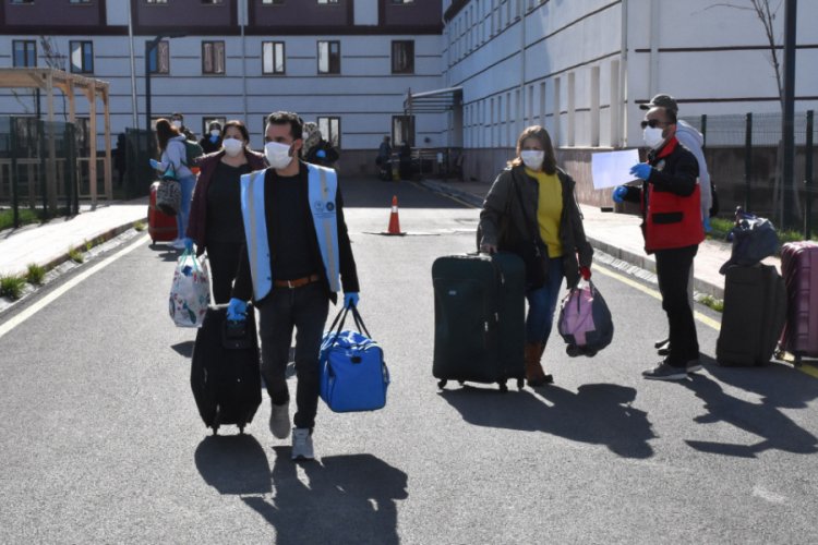 Sivas'ta karantinadaki 565 T&uuml;rk vatandaşı evlerine uğurlandı