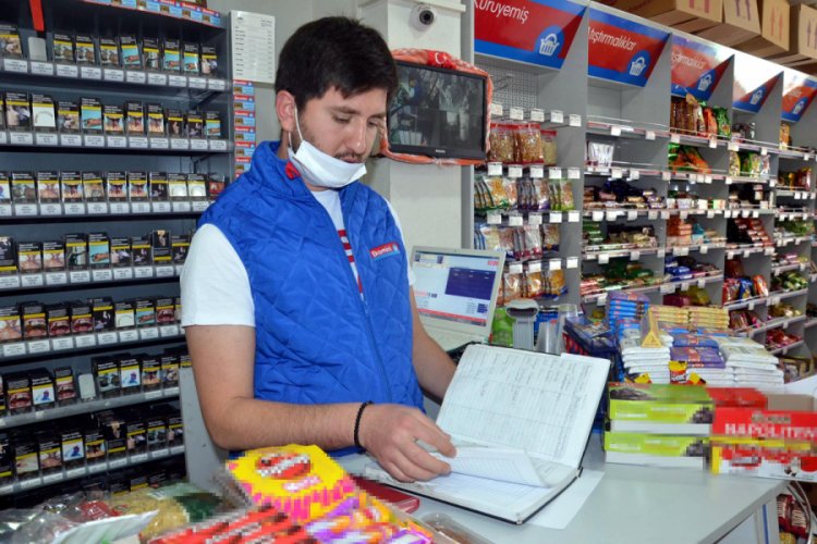 20 m&uuml;şterisinin veresiye defterindeki borcunu sildi