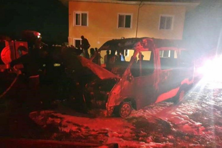 &Ouml;ğrenci yurduna ait minib&uuml;s ile depo yandı