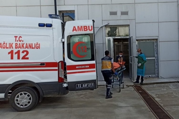 Kocasını boğazı kesili halde buldu