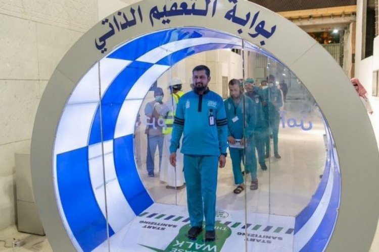 Kabe'nin girişine sterilizasyon kapısı koyuldu