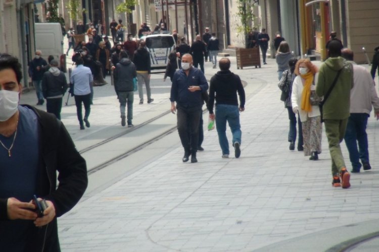 Taksim Meydanı ve İstiklal Caddesi bug&uuml;n de doldu