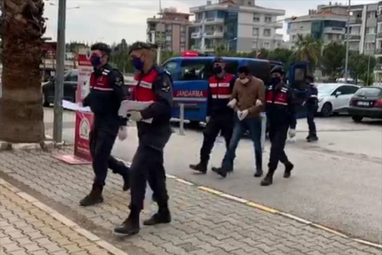 &Ccedil;eşitli su&ccedil;lardan aranan h&uuml;k&uuml;ml&uuml; sahte kimlikle yakalandı