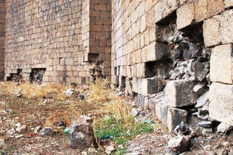 Diyarbakır Surları'nda tarihi talan!
