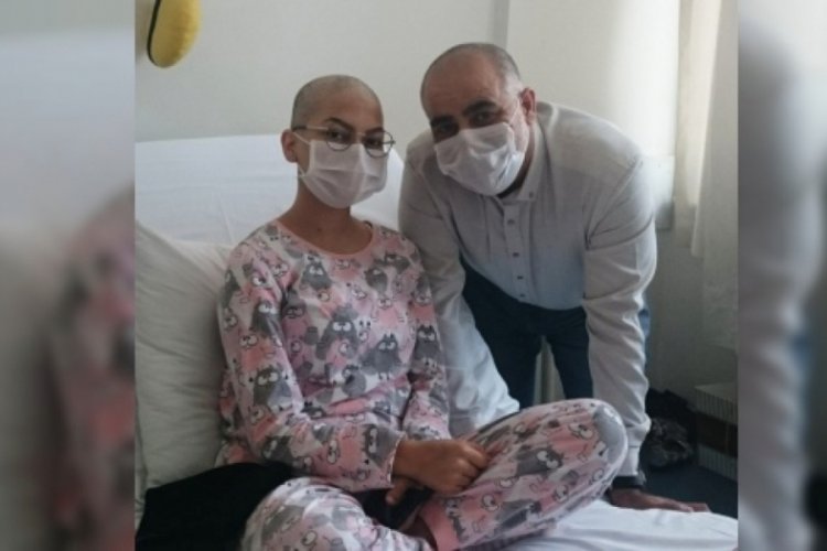 Bursa'da kanserle m&uuml;cadele eden tıp &ouml;ğrencisi Azra Bulut kan bağışı &ccedil;ağrısında bulundu