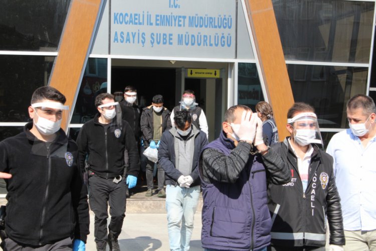 Otoyol kenarındaki cesedin sırrı, 300 bin ara&ccedil; incelenerek aydınlatıldı