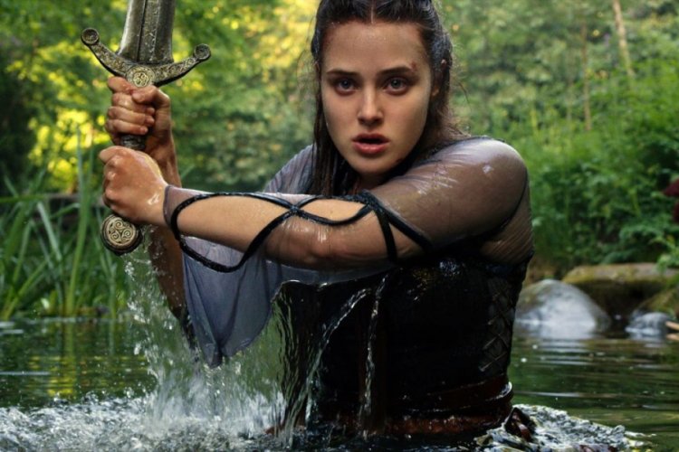 Netflix'in yeni fantastik dizisi Cursed'den ilk kareler