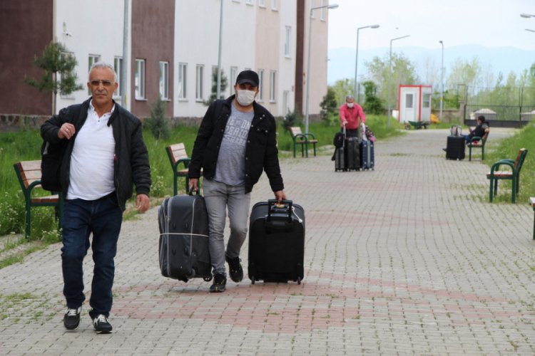 Karantina yurdunda kalan 148 kişi memleketlerine uğurlandı