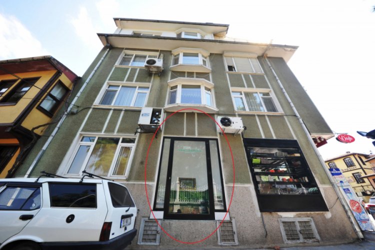 Bursa'da t&uuml;rbenin &uuml;zerine 5 katlı apartman yaptılar