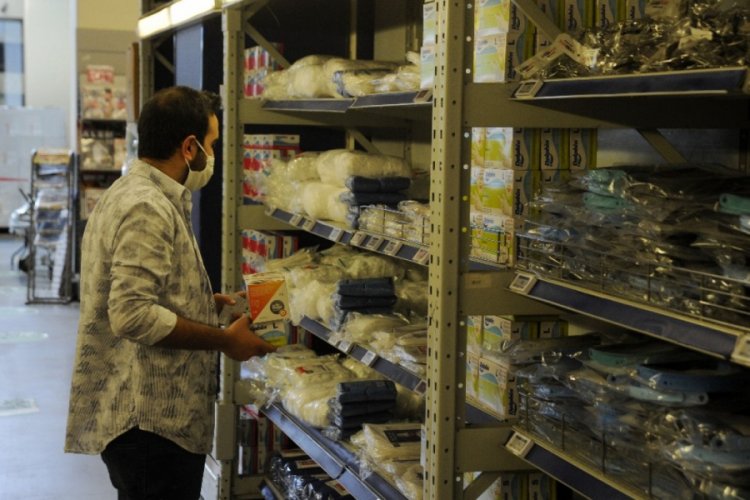 Maskeler market raflarında