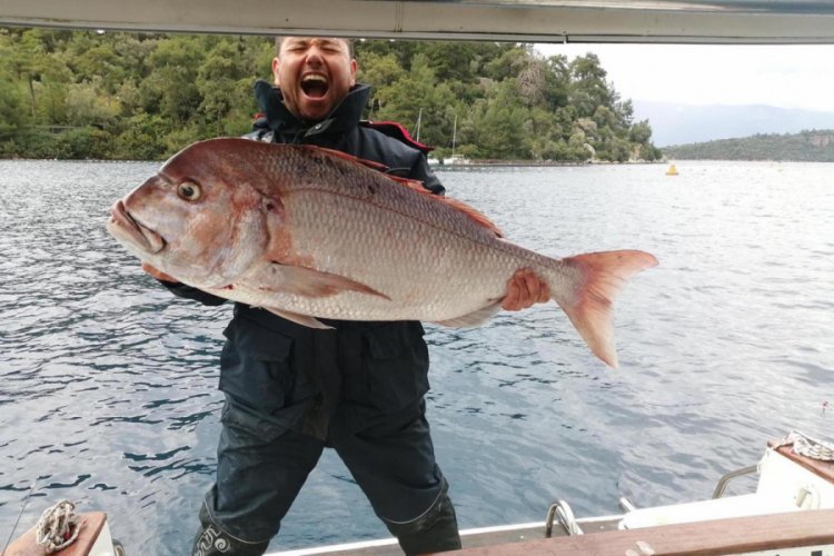 Oltayla 13 kilo 890 gramlık tran&ccedil;a balığı yakaladı