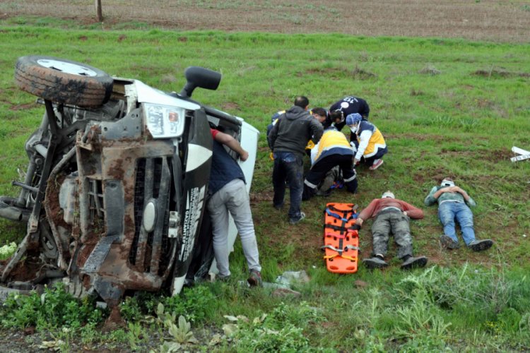 İş&ccedil;i servisi şarampole yuvarlandı: 4 yaralı