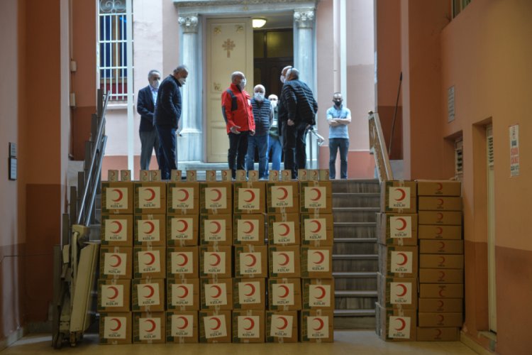 Kızılay'dan Ermeni cemaatine mensup ihtiya&ccedil; sahiplerine yardım