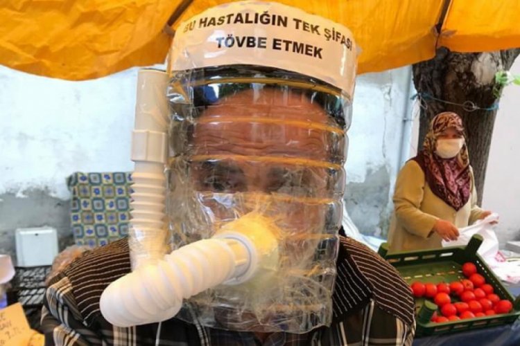 Su bidonuyla yaptığı maske ilgi &ccedil;ekti