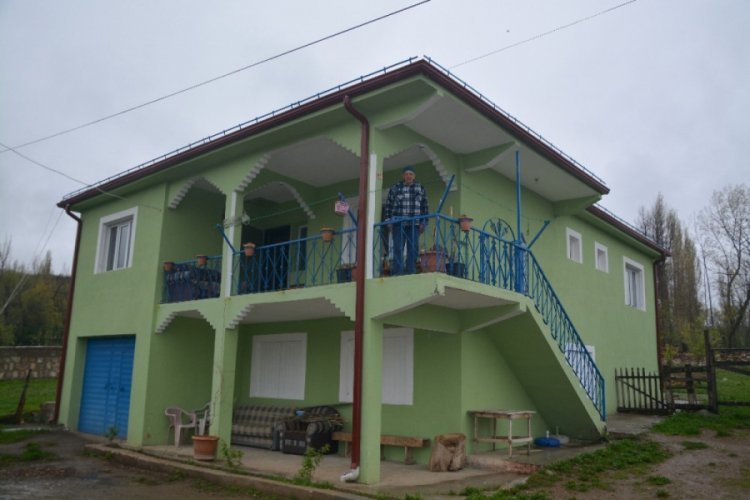 Jandarma sandı, kendi elleriyle teslim etti