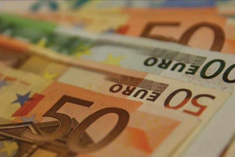 AB, 240 milyar avroluk kredi paketinde uzlaştı